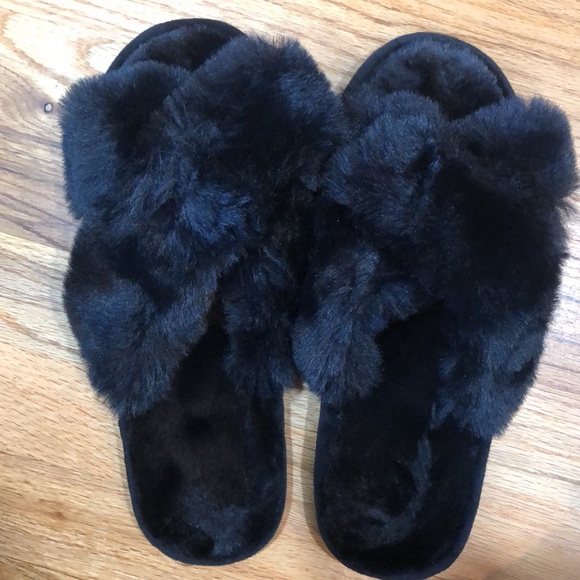 Pink fluffy cross cross strap slippers and black fluffy black cross slippers - Picture 8 of 11